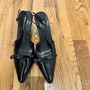 Anne Klein Black Patent Pointed Toe Slingback Pumps with Bow- worn ONCE INSIDE